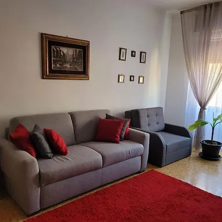 Bilocale: 5 Minuti Dall'ariston *