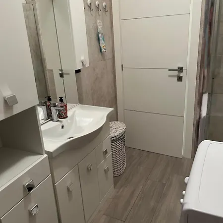 Bilocale: 5 Minuti Dall'ariston *